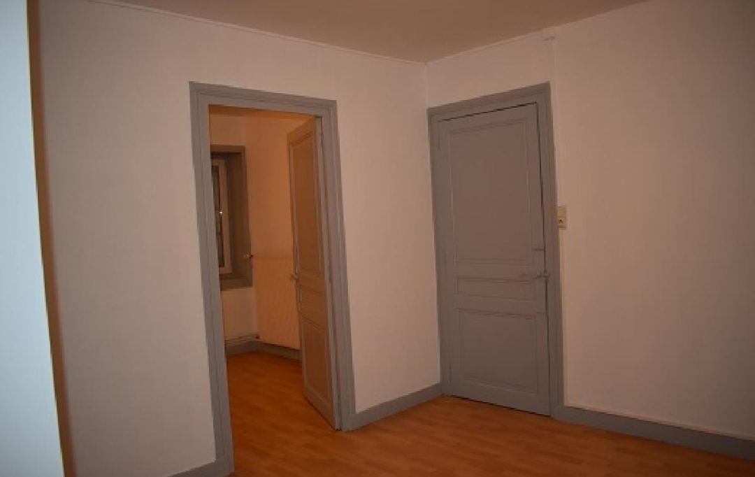 Annonces BEAUJEU : Appartement | EMERINGES (69840) | 79 m2 | 628 € 