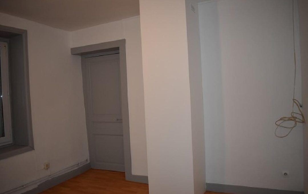 Annonces BEAUJEU : Appartement | EMERINGES (69840) | 79 m2 | 628 € 